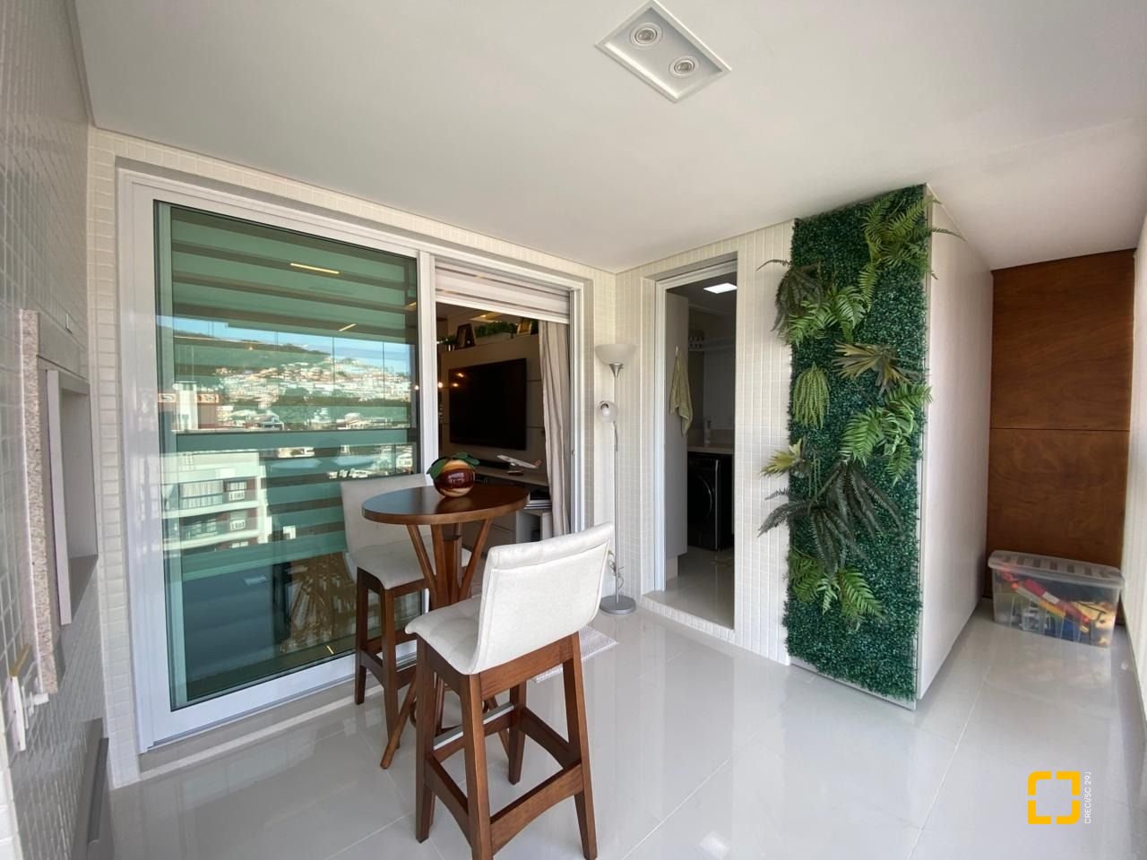 Apartamento com 101m², 4 quartos (sendo 2 suítes), 1 garagem, no bairro Centro em Florianópolis
