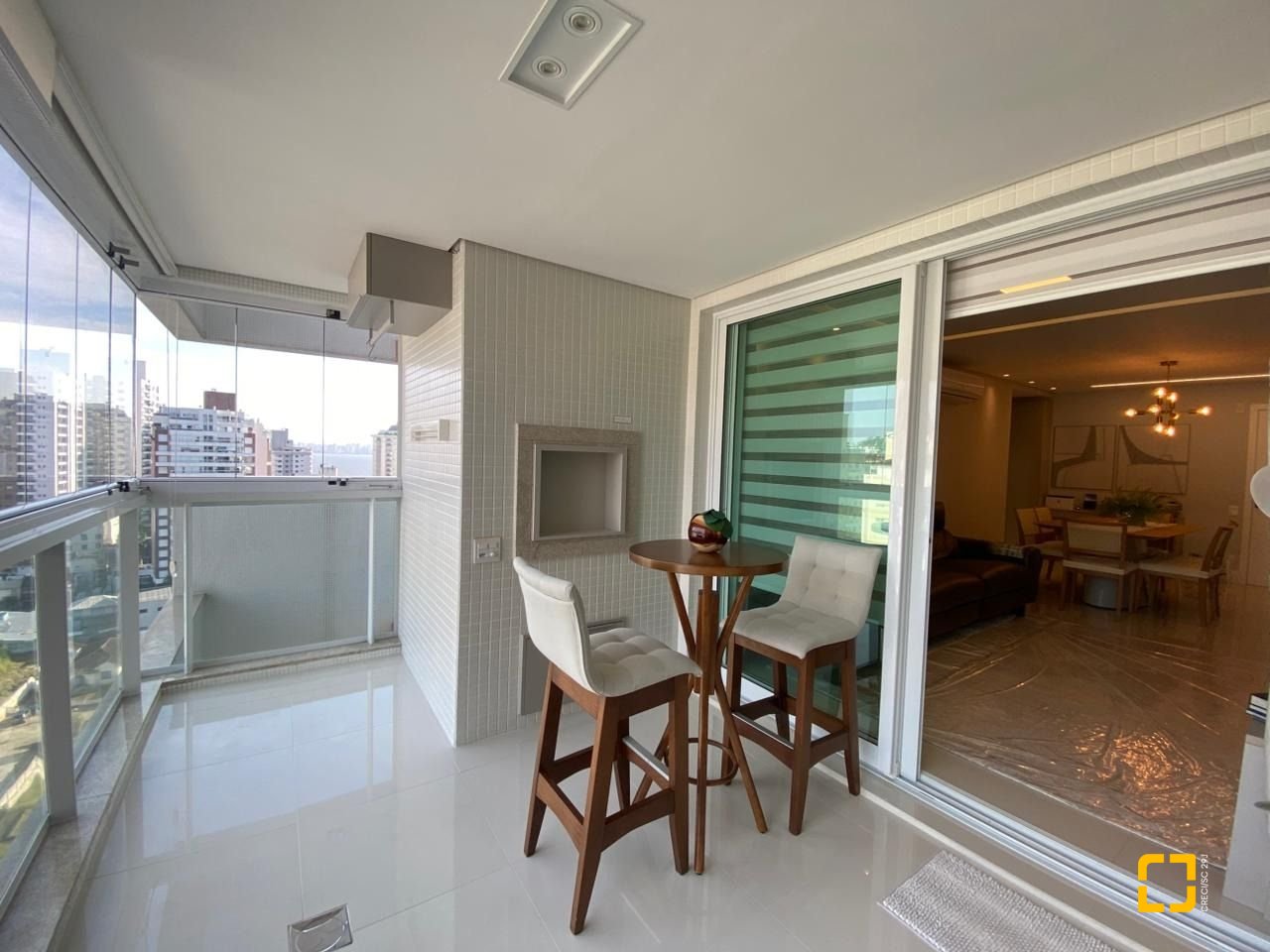 Apartamento com 101m², 4 quartos (sendo 2 suítes), 1 garagem, no bairro Centro em Florianópolis