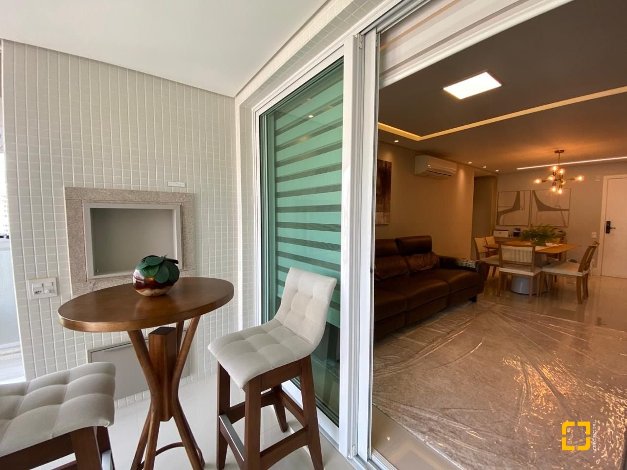 Apartamento com 101m², 4 quartos (sendo 2 suítes), 1 garagem, no bairro Centro em Florianópolis