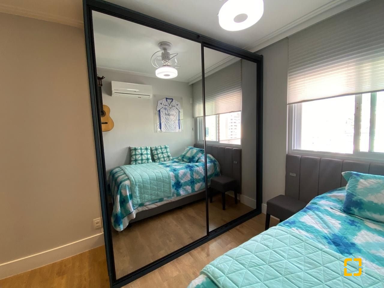 Apartamento com 101m², 4 quartos (sendo 2 suítes), 1 garagem, no bairro Centro em Florianópolis
