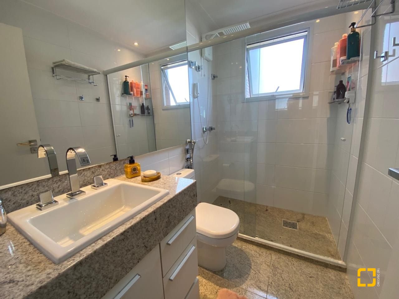 Apartamento com 101m², 4 quartos (sendo 2 suítes), 1 garagem, no bairro Centro em Florianópolis