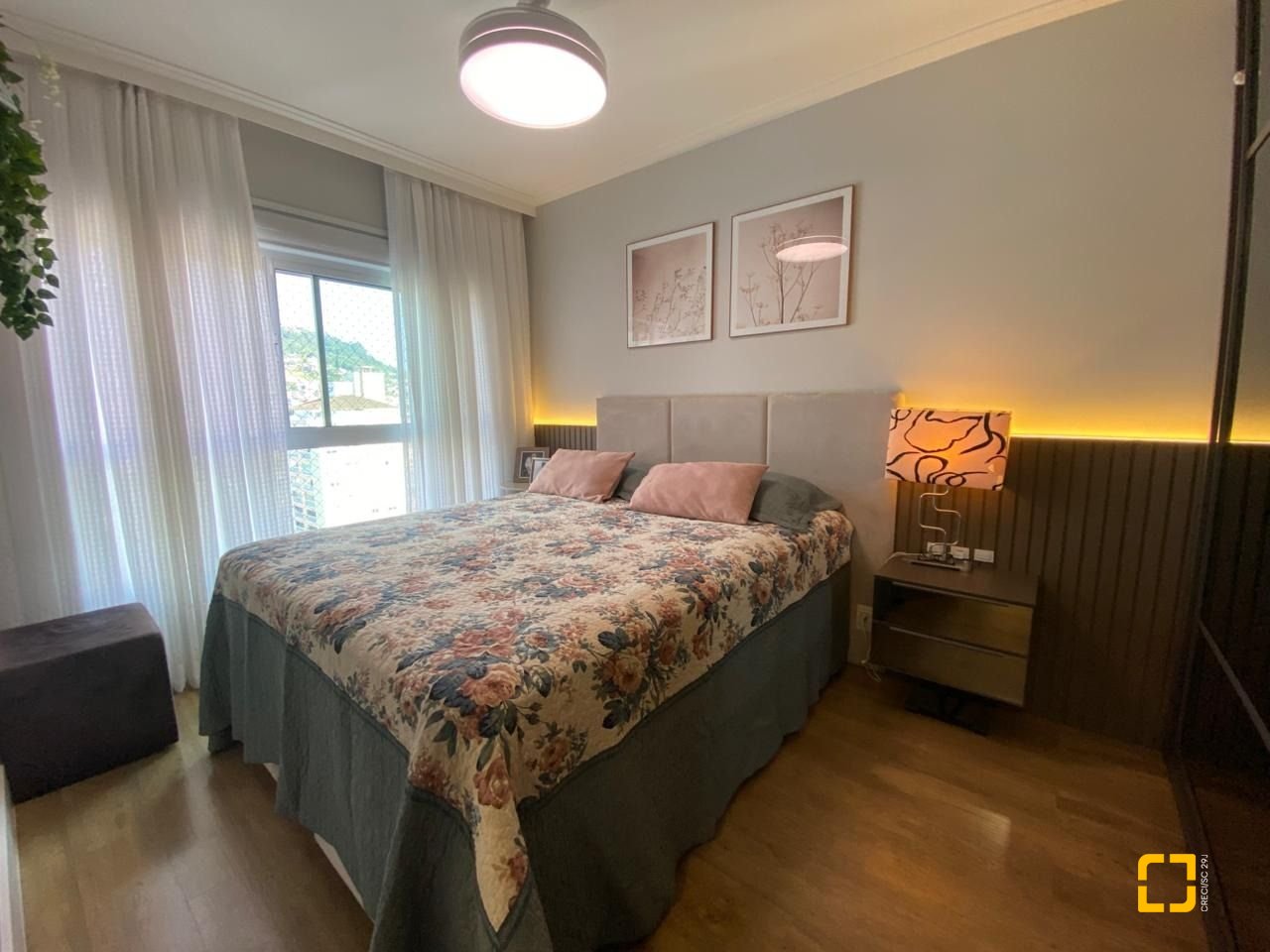 Apartamento com 101m², 4 quartos (sendo 2 suítes), 1 garagem, no bairro Centro em Florianópolis