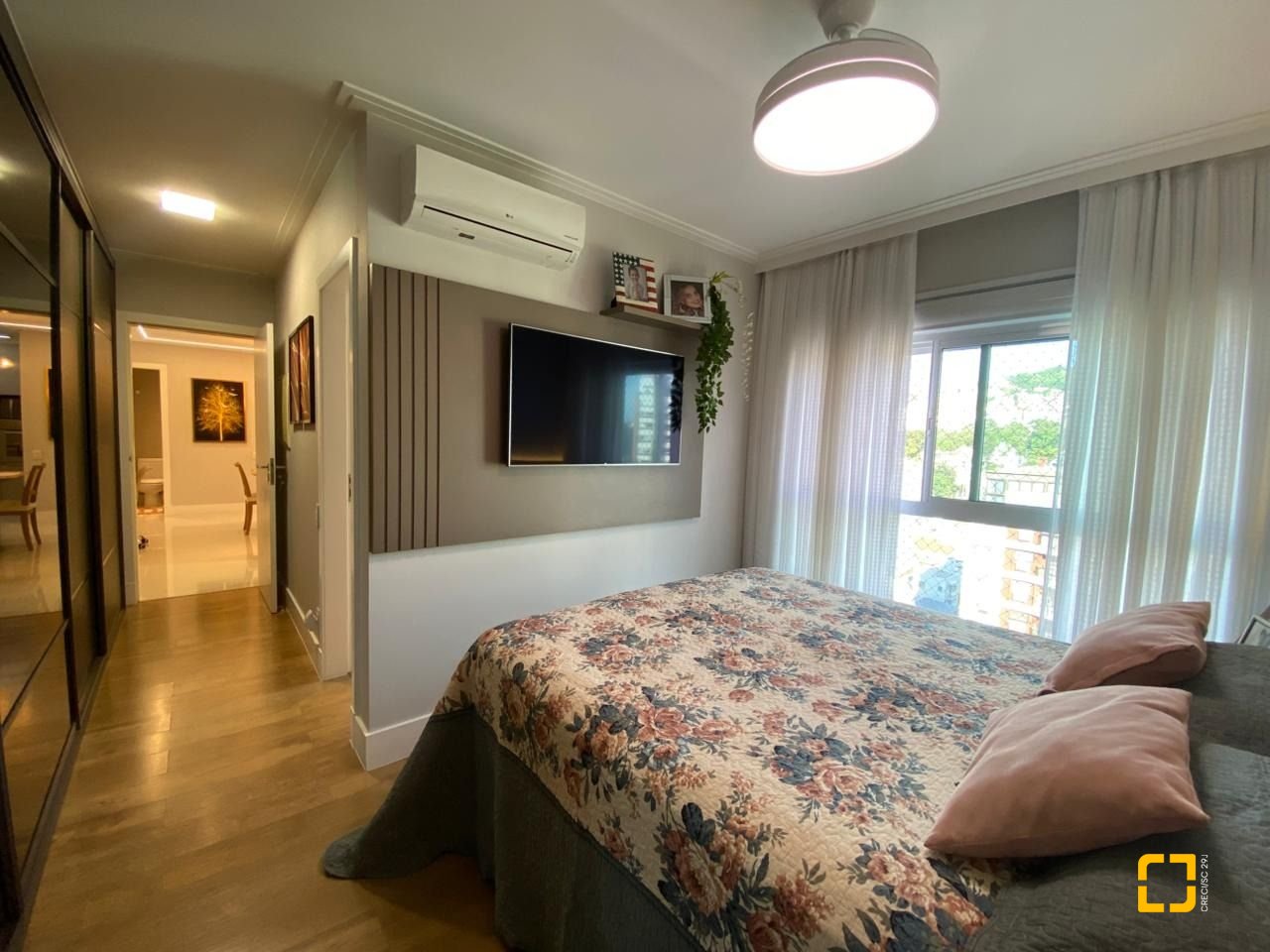Apartamento com 101m², 4 quartos (sendo 2 suítes), 1 garagem, no bairro Centro em Florianópolis