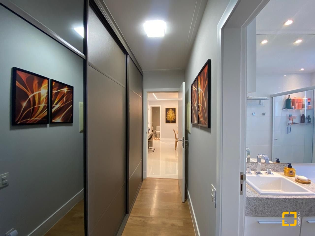 Apartamento com 101m², 4 quartos (sendo 2 suítes), 1 garagem, no bairro Centro em Florianópolis