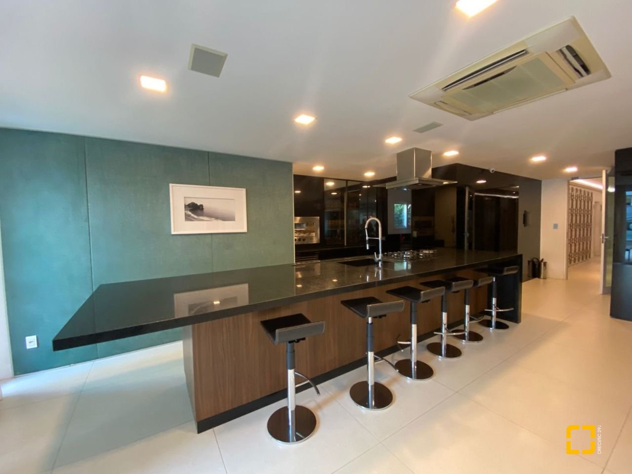 Apartamento com 101m², 4 quartos (sendo 2 suítes), 1 garagem, no bairro Centro em Florianópolis