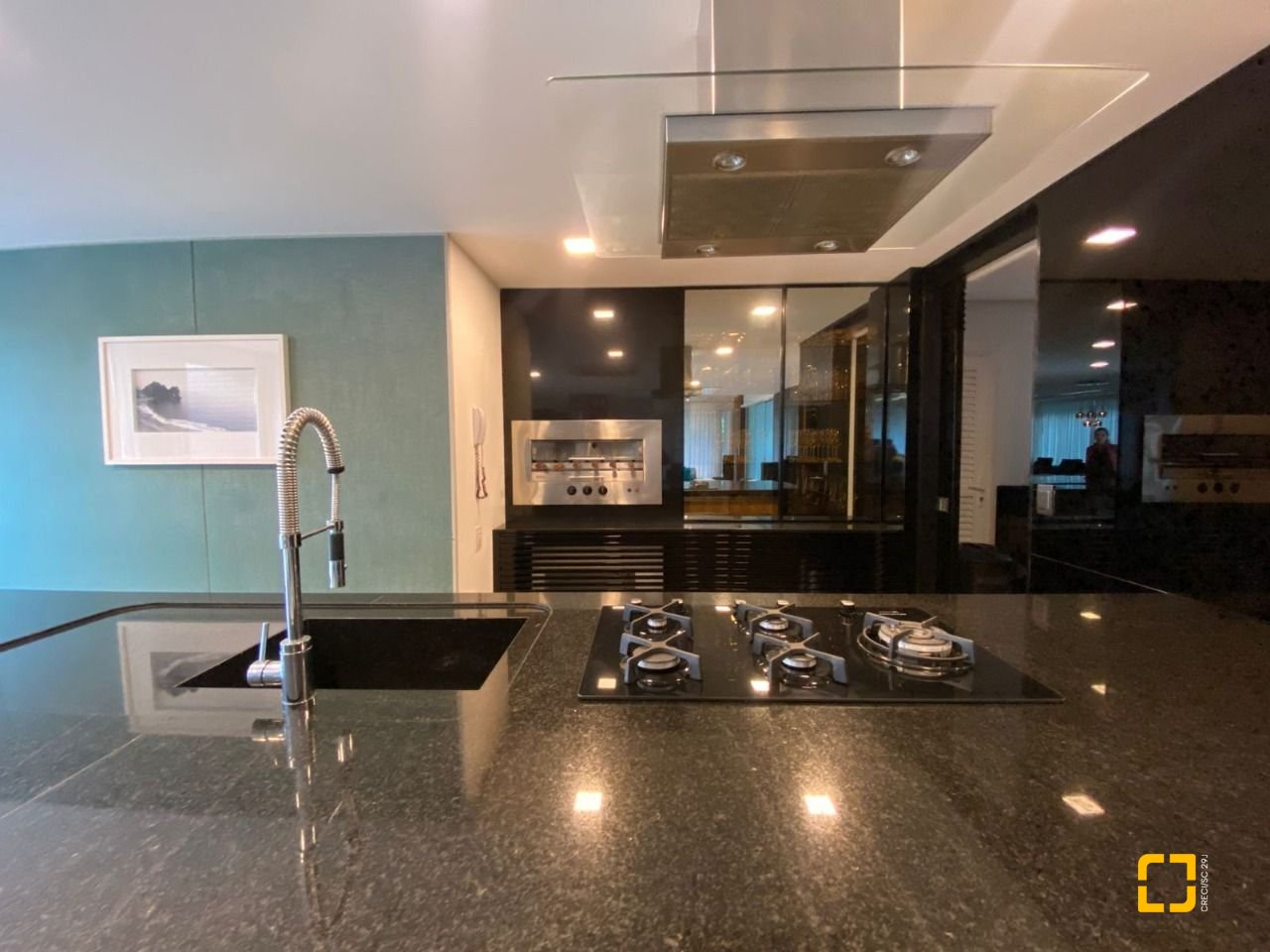Apartamento com 101m², 4 quartos (sendo 2 suítes), 1 garagem, no bairro Centro em Florianópolis