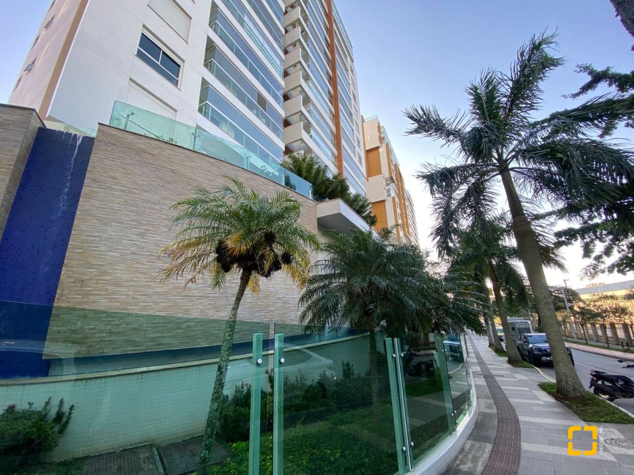 Apartamento com 101m², 4 quartos (sendo 2 suítes), 1 garagem, no bairro Centro em Florianópolis