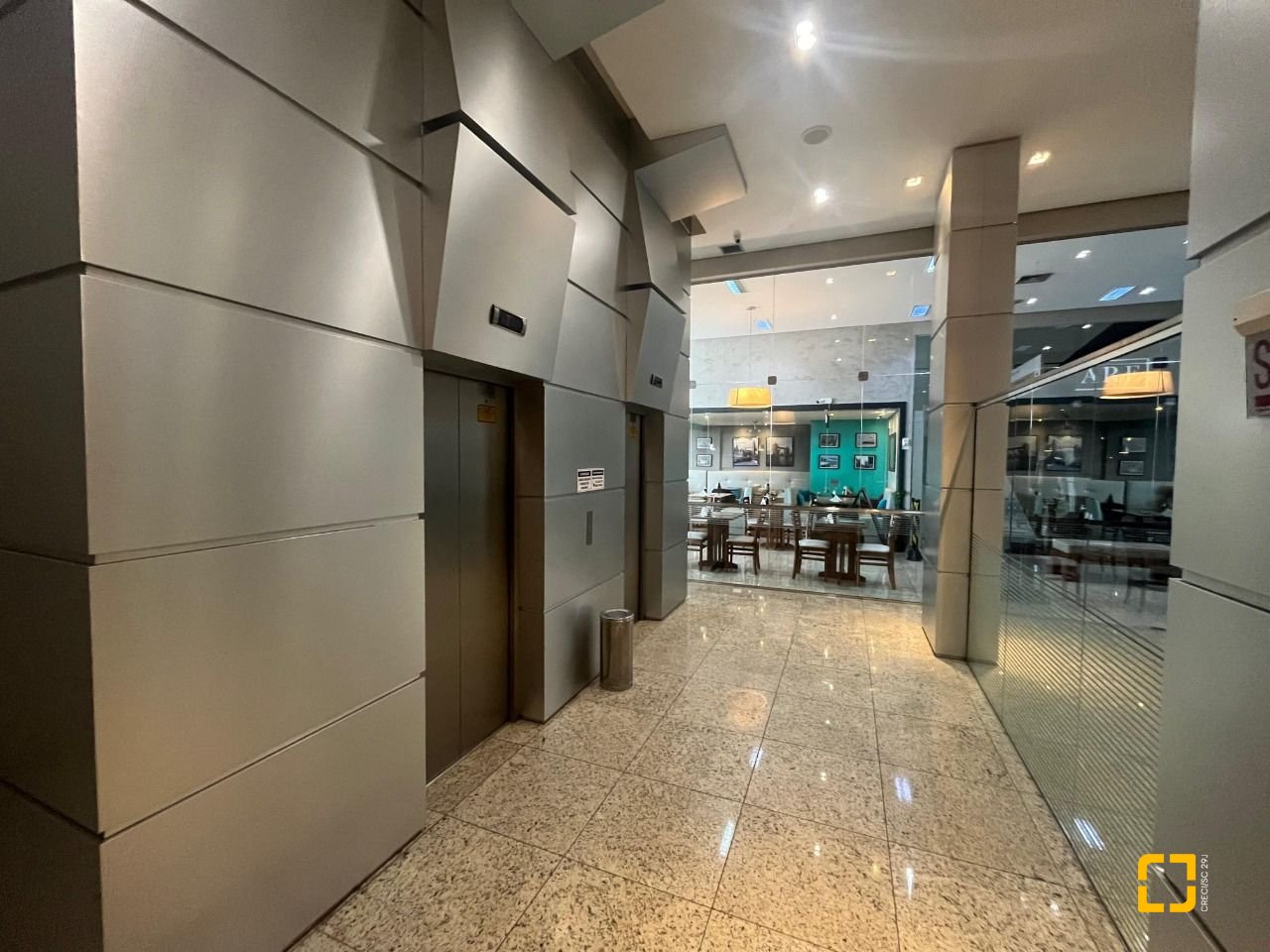 Sala com 35m², 1 garagem, no bairro Trindade em Florianópolis