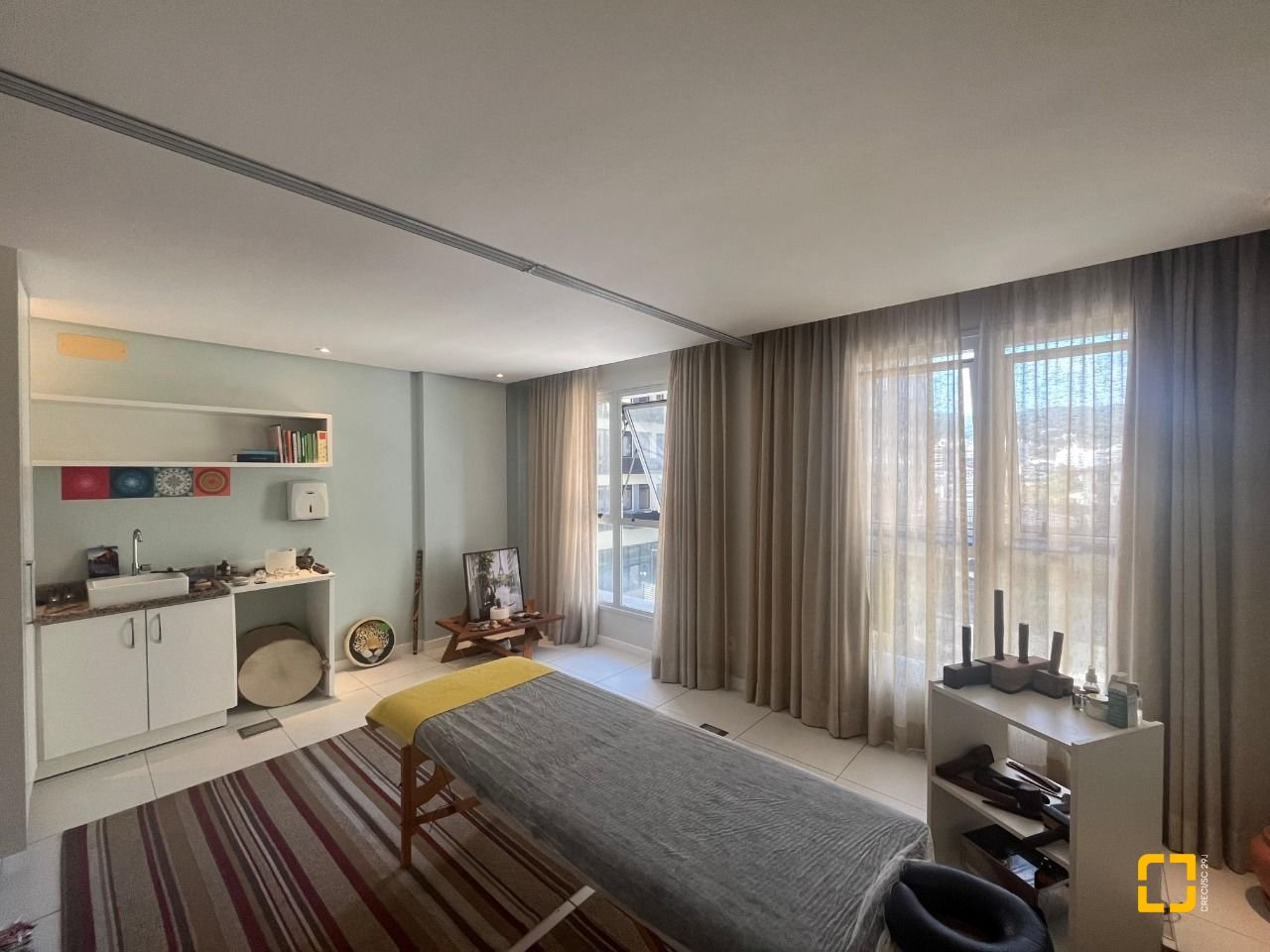 Sala com 35m², 1 garagem, no bairro Trindade em Florianópolis