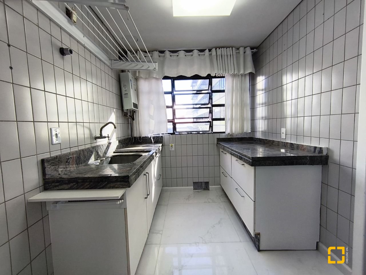 Apartamento com 120m², 4 quartos (sendo 1 suíte), 2 garagens, no bairro Centro em Florianópolis