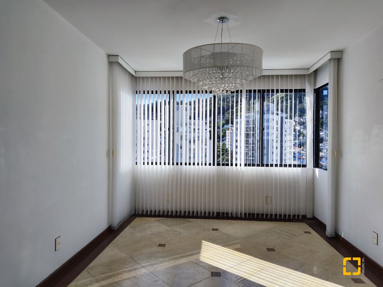 Apartamento com 120m², 4 quartos (sendo 1 suíte), 2 garagens, no bairro Centro em Florianópolis