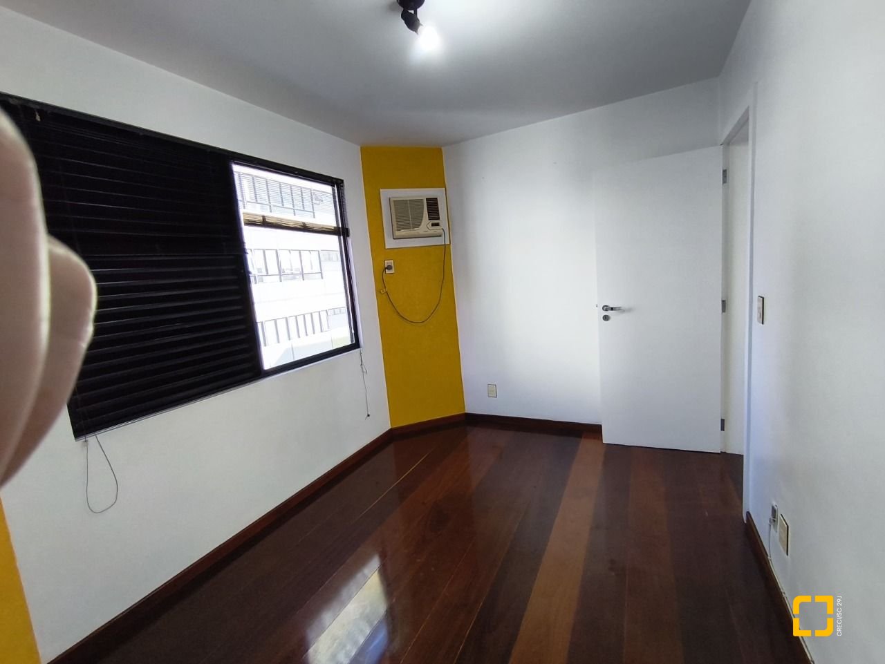 Apartamento com 120m², 4 quartos (sendo 1 suíte), 2 garagens, no bairro Centro em Florianópolis