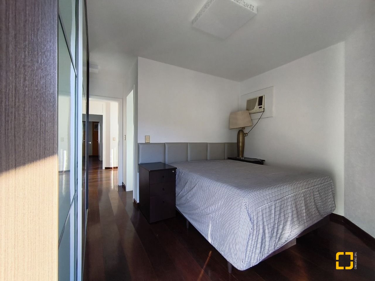 Apartamento com 120m², 4 quartos (sendo 1 suíte), 2 garagens, no bairro Centro em Florianópolis