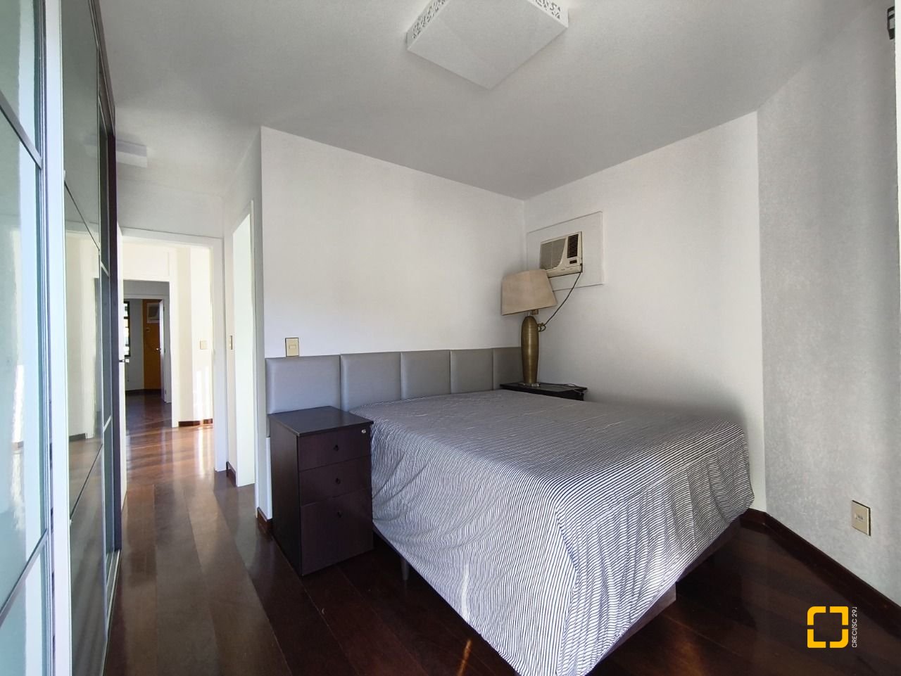 Apartamento com 120m², 4 quartos (sendo 1 suíte), 2 garagens, no bairro Centro em Florianópolis