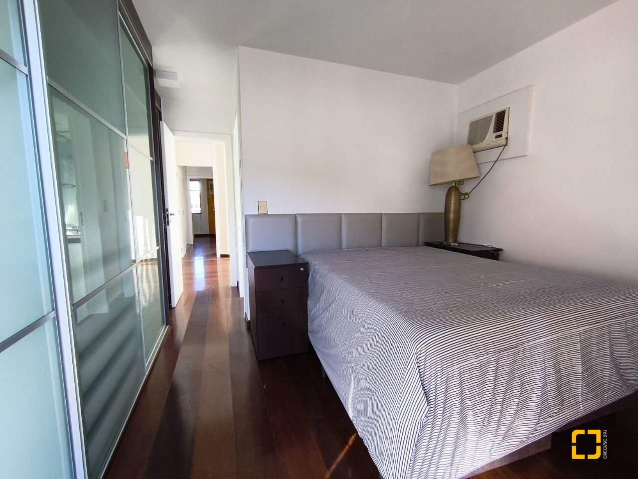 Apartamento com 120m², 4 quartos (sendo 1 suíte), 2 garagens, no bairro Centro em Florianópolis