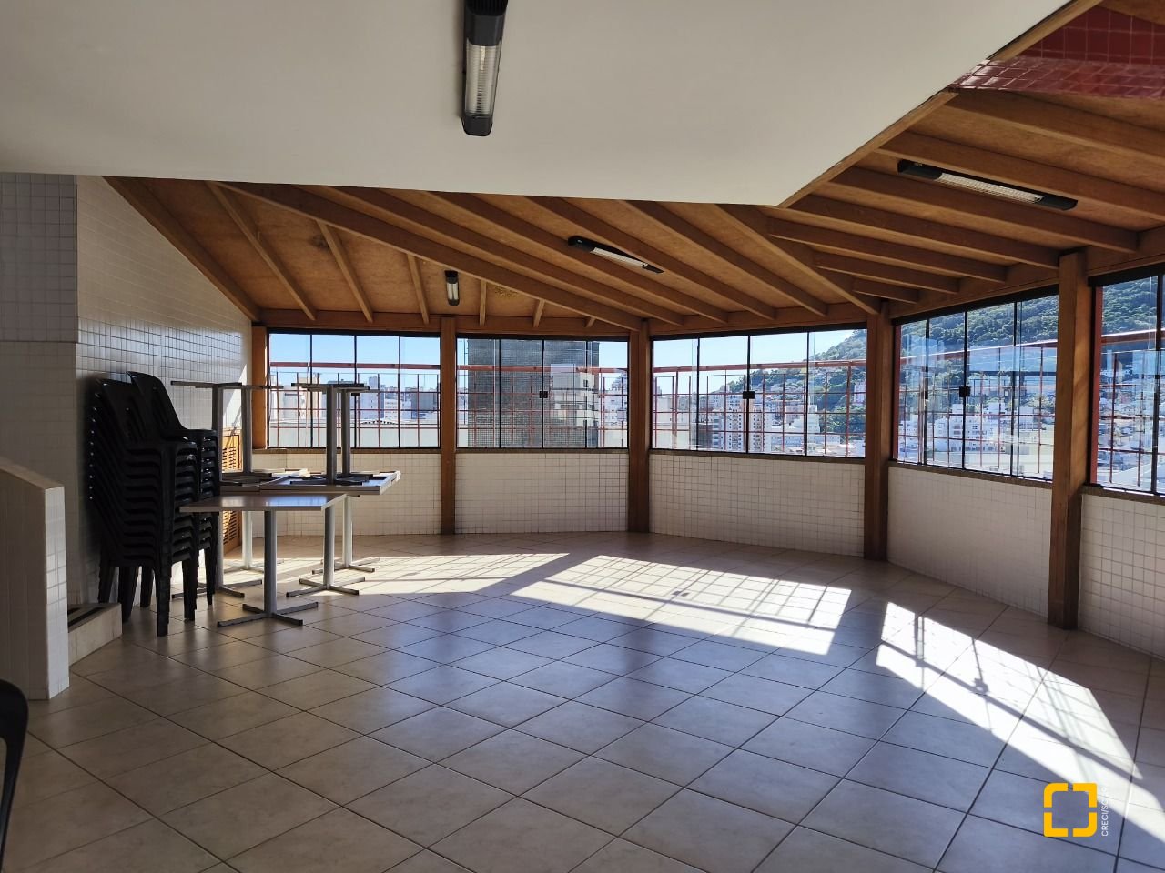 Apartamento com 120m², 4 quartos (sendo 1 suíte), 2 garagens, no bairro Centro em Florianópolis