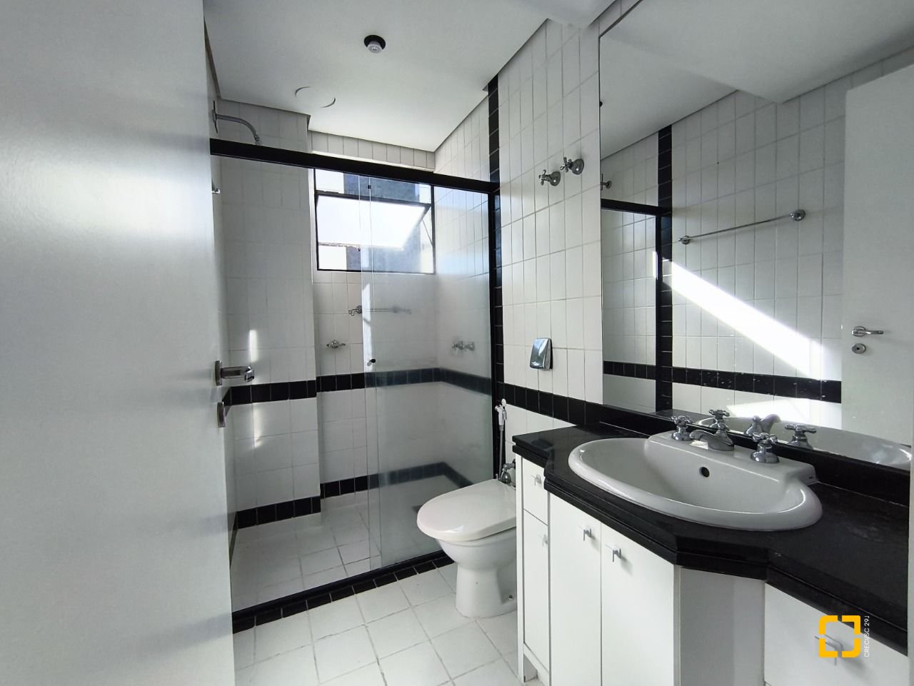 Apartamento com 120m², 4 quartos (sendo 1 suíte), 2 garagens, no bairro Centro em Florianópolis