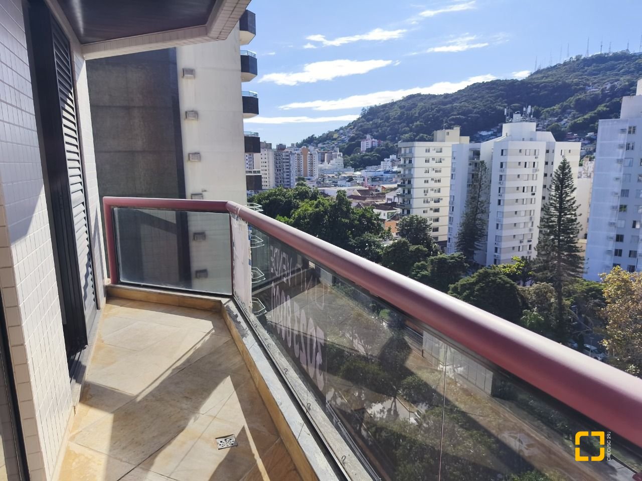Apartamento com 120m², 4 quartos (sendo 1 suíte), 2 garagens, no bairro Centro em Florianópolis