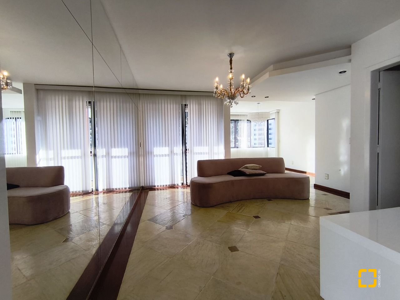 Apartamento com 120m², 4 quartos (sendo 1 suíte), 2 garagens, no bairro Centro em Florianópolis