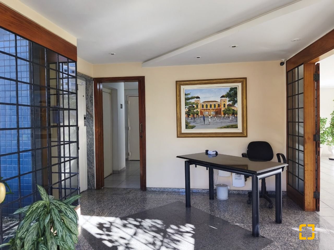 Apartamento com 120m², 4 quartos (sendo 1 suíte), 2 garagens, no bairro Centro em Florianópolis