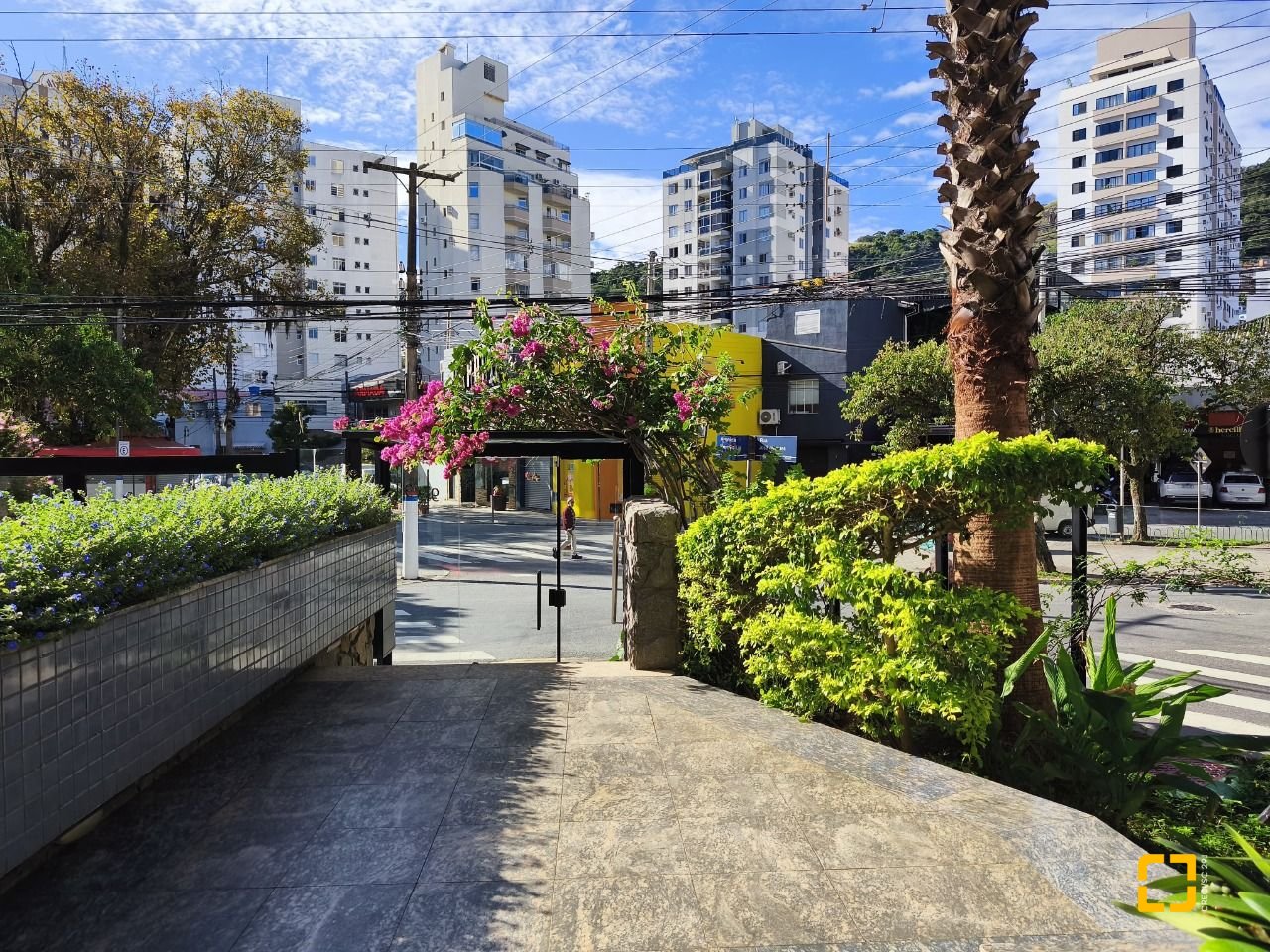 Apartamento com 120m², 4 quartos (sendo 1 suíte), 2 garagens, no bairro Centro em Florianópolis