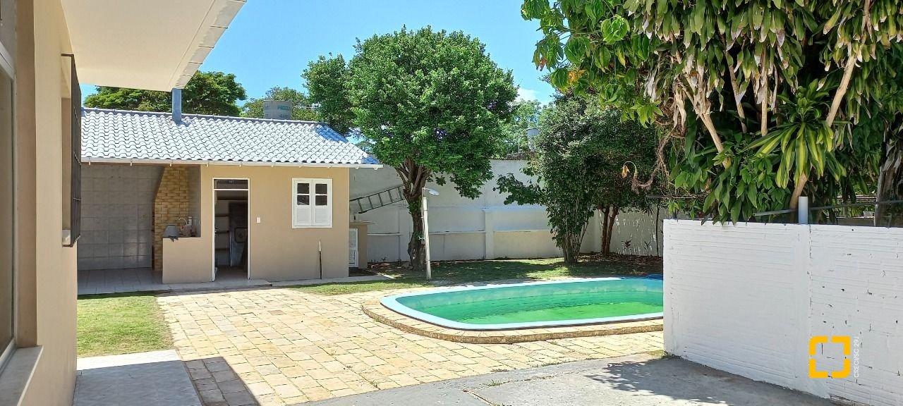 Terreno com 825m², no bairro Balneário em Florianópolis