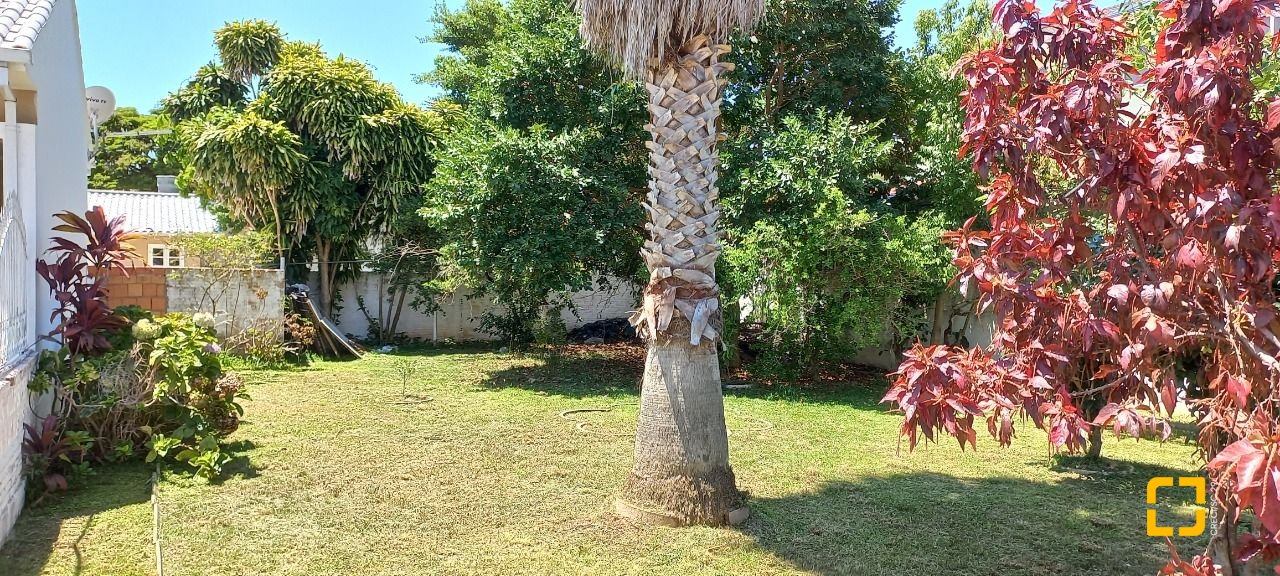 Terreno com 825m², no bairro Balneário em Florianópolis