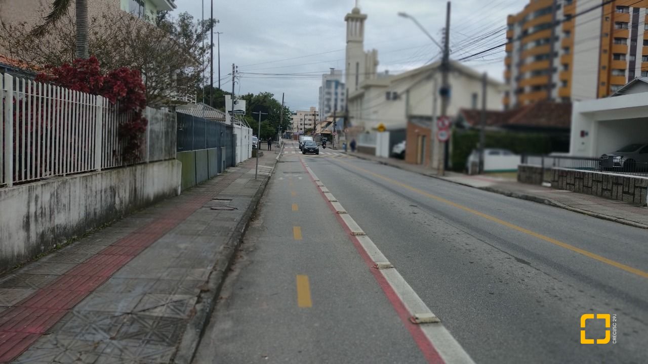 Terreno com 825m², no bairro Balneário em Florianópolis