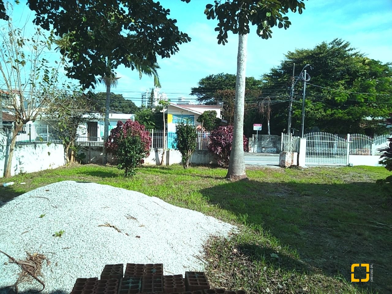 Terreno com 825m², no bairro Balneário em Florianópolis