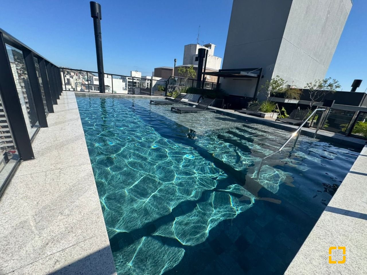 Apartamento com 107m², 4 quartos (sendo 1 suíte), 2 garagens, no bairro Centro em Florianópolis