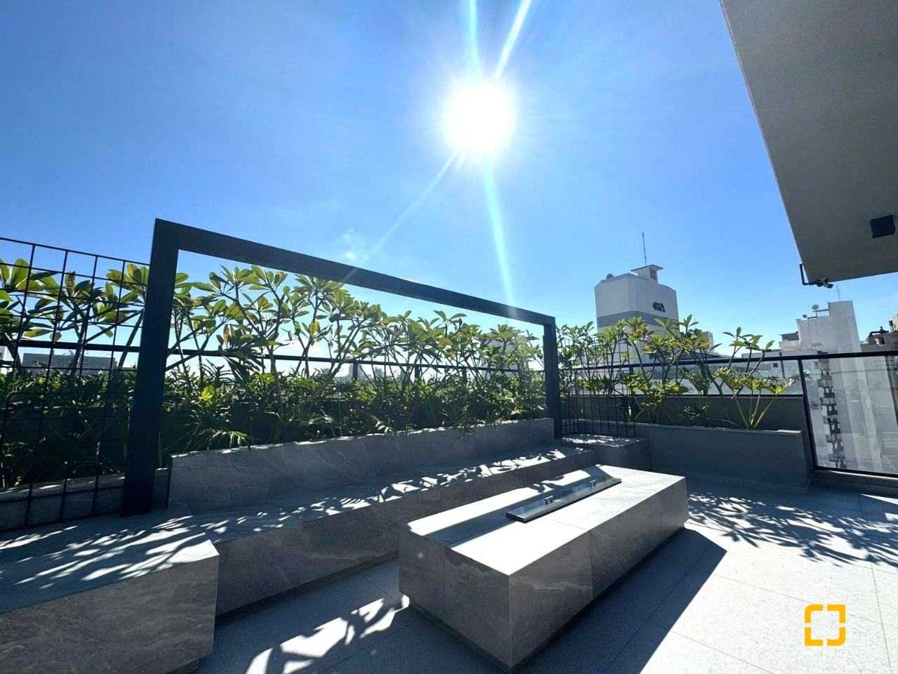 Apartamento com 107m², 4 quartos (sendo 1 suíte), 2 garagens, no bairro Centro em Florianópolis