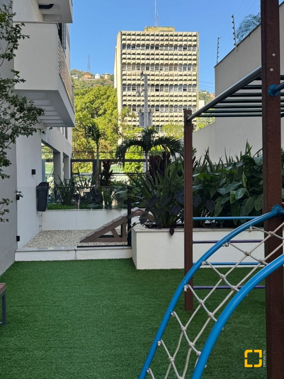 Apartamento com 107m², 4 quartos (sendo 1 suíte), 2 garagens, no bairro Centro em Florianópolis