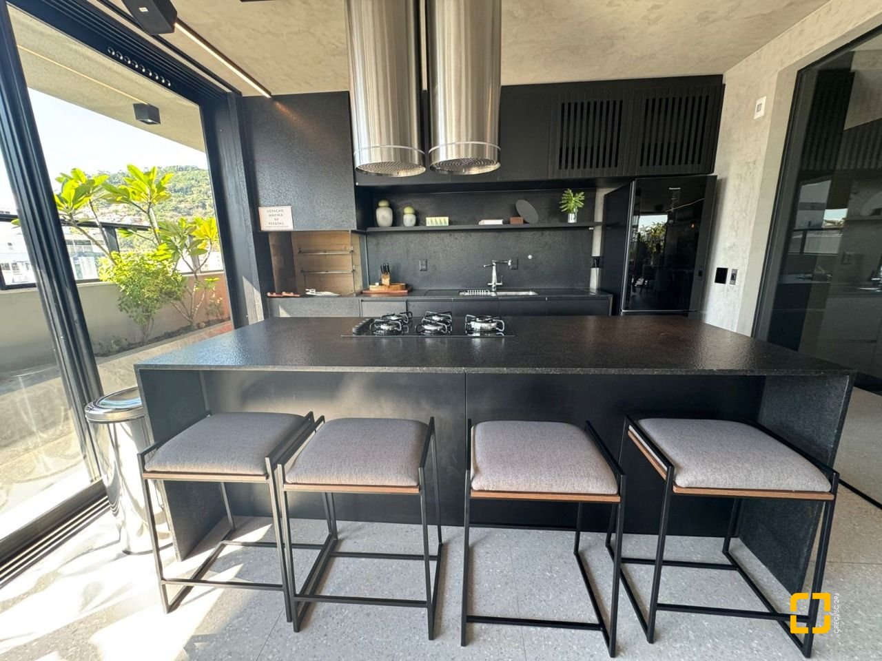 Apartamento com 107m², 4 quartos (sendo 1 suíte), 2 garagens, no bairro Centro em Florianópolis