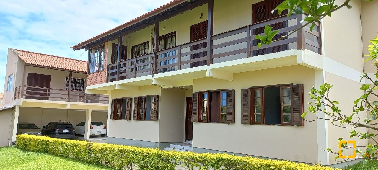 Casa com 384m², 5 quartos, 4 garagens, no bairro Ingleses do Rio Vermelho em Florianópolis