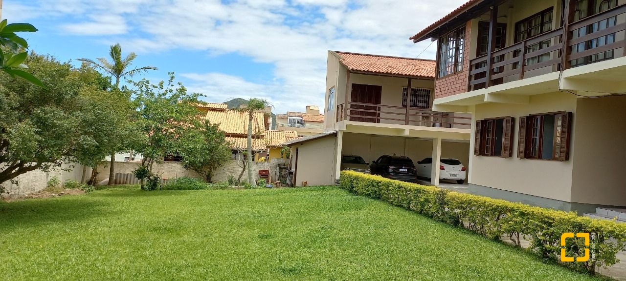 Casa com 384m², 5 quartos, 4 garagens, no bairro Ingleses do Rio Vermelho em Florianópolis