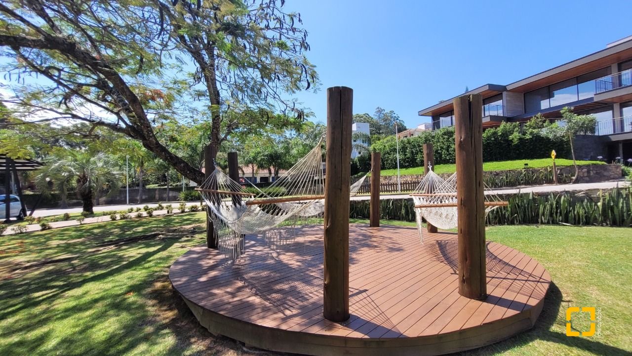 Terreno com 762m², no bairro Cacupé em Florianópolis