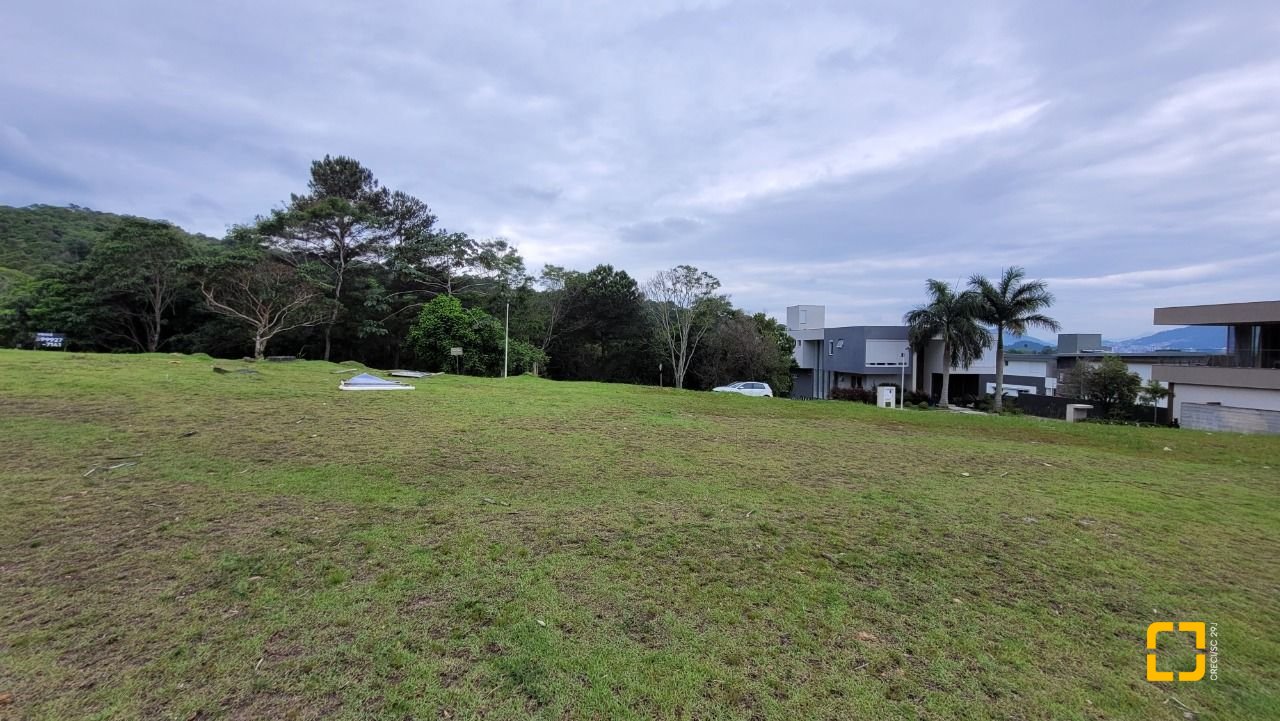 Terreno com 762m², no bairro Cacupé em Florianópolis