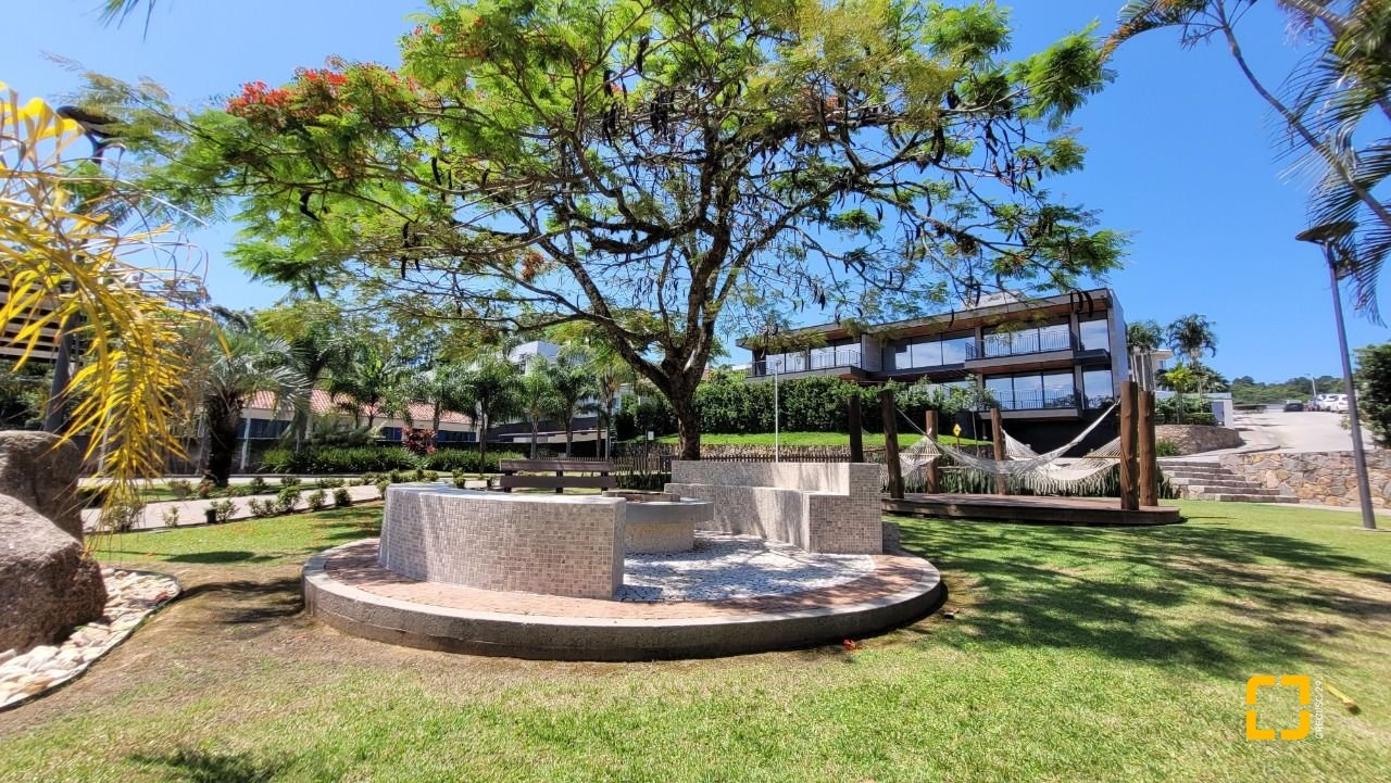 Terreno com 762m², no bairro Cacupé em Florianópolis