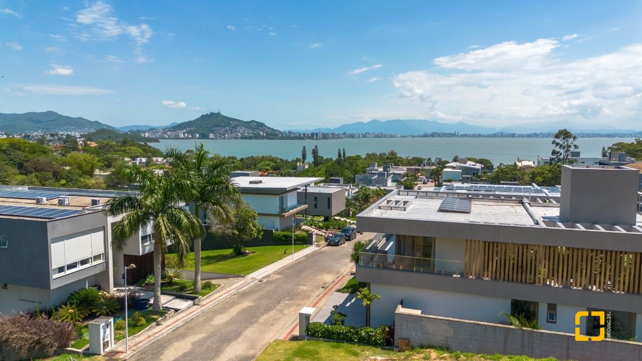Terreno com 762m², no bairro Cacupé em Florianópolis