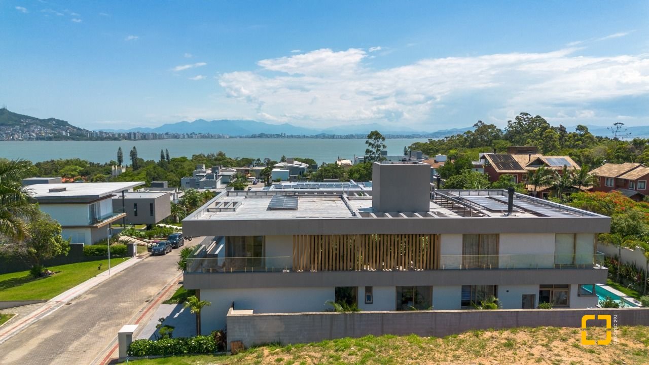 Terreno com 762m², no bairro Cacupé em Florianópolis