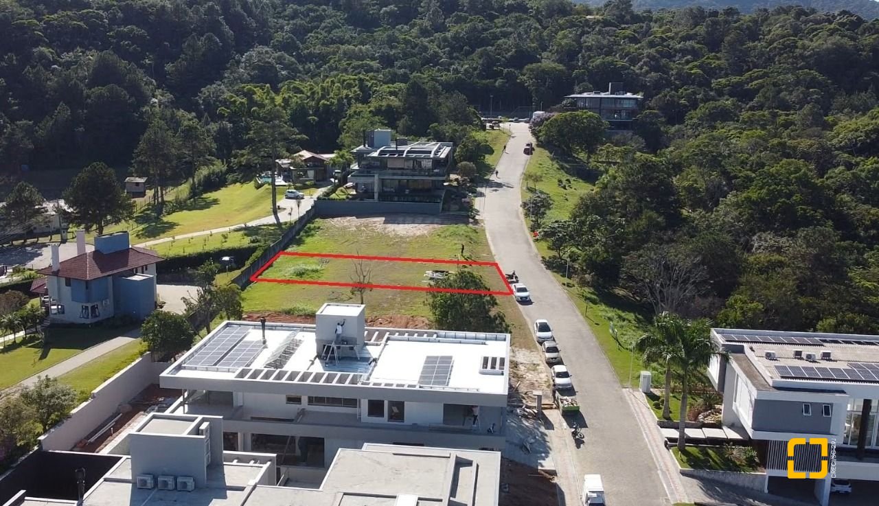 Terreno com 762m², no bairro Cacupé em Florianópolis