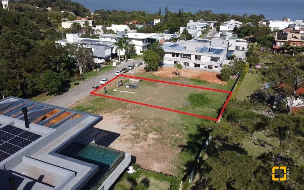 Terreno com 762m², no bairro Cacupé em Florianópolis