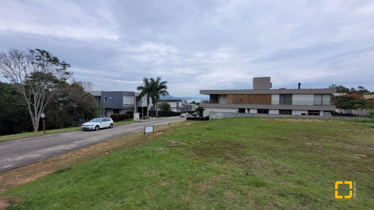 Terreno com 762m², no bairro Cacupé em Florianópolis