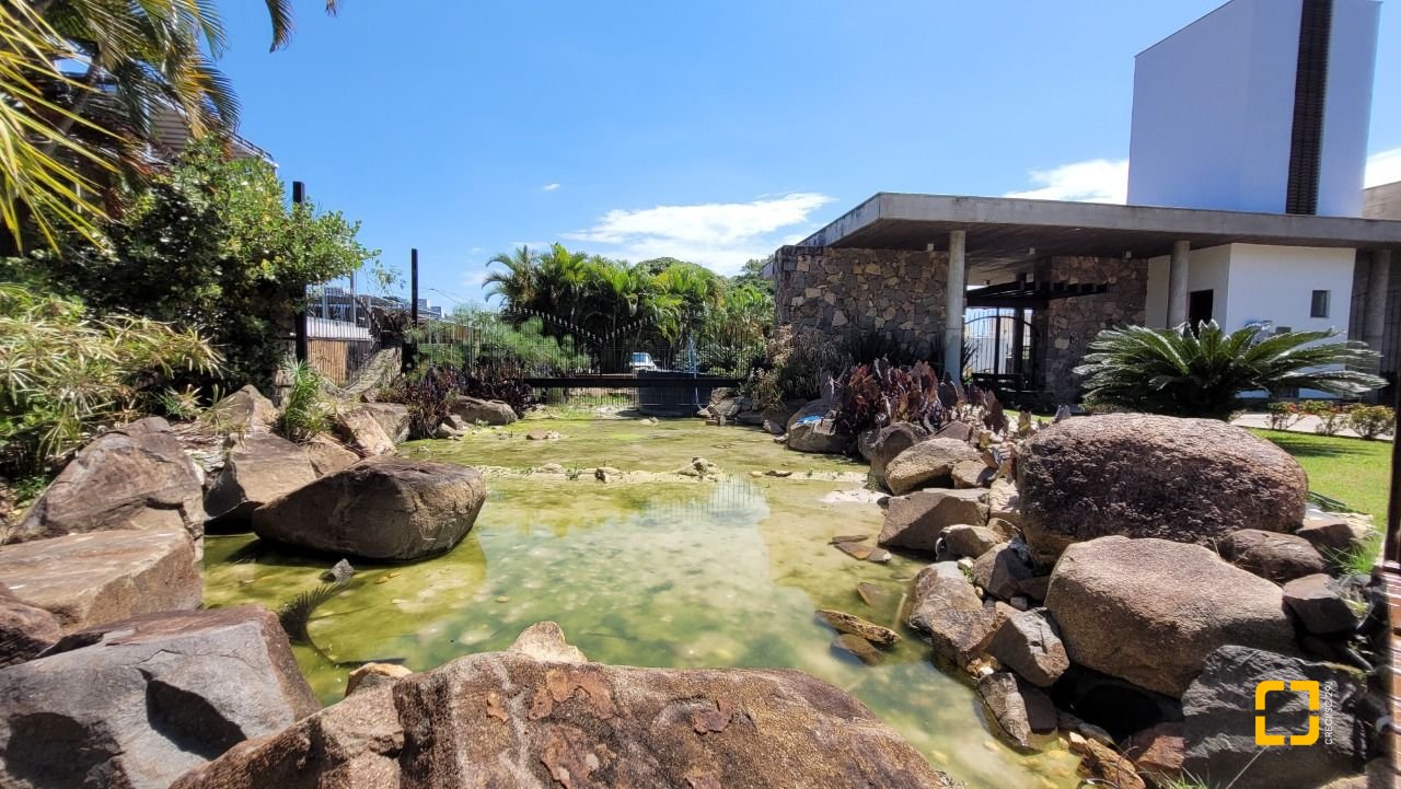 Terreno com 762m², no bairro Cacupé em Florianópolis