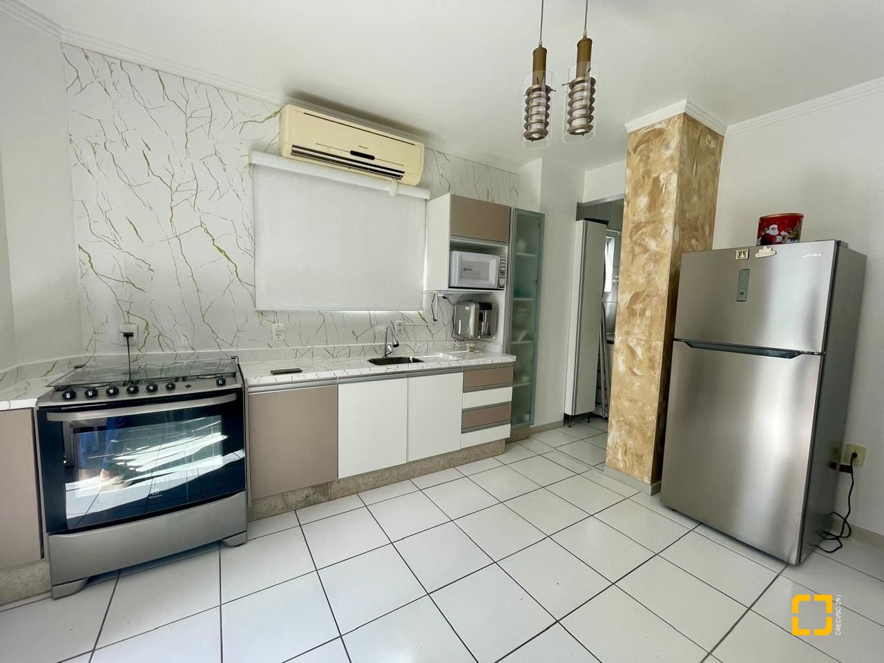 Apartamento com 92m², 5 quartos (sendo 2 suítes), 1 garagem, no bairro Ingleses em Florianópolis