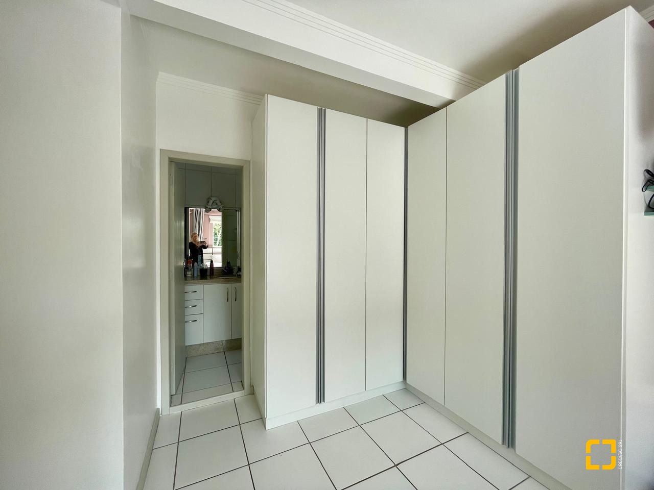 Apartamento com 92m², 5 quartos (sendo 2 suítes), 1 garagem, no bairro Ingleses em Florianópolis