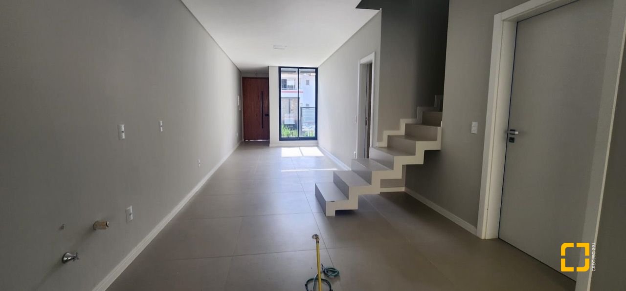 Casa com 153m², 3 quartos (sendo 1 suíte), 1 garagem, no bairro Ipiranga em São José