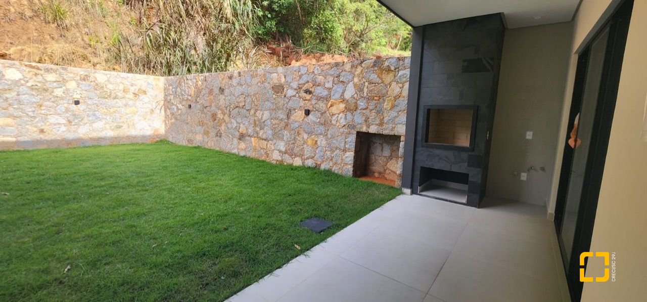 Casa com 153m², 3 quartos (sendo 1 suíte), 1 garagem, no bairro Ipiranga em São José