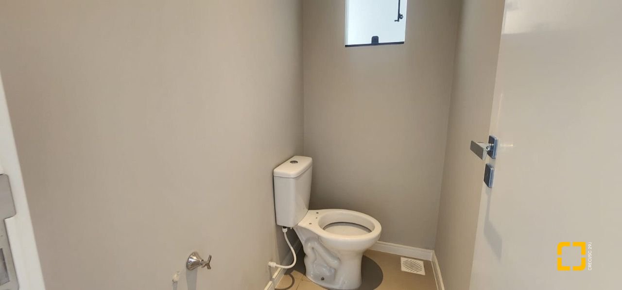 Casa com 153m², 3 quartos (sendo 1 suíte), 1 garagem, no bairro Ipiranga em São José