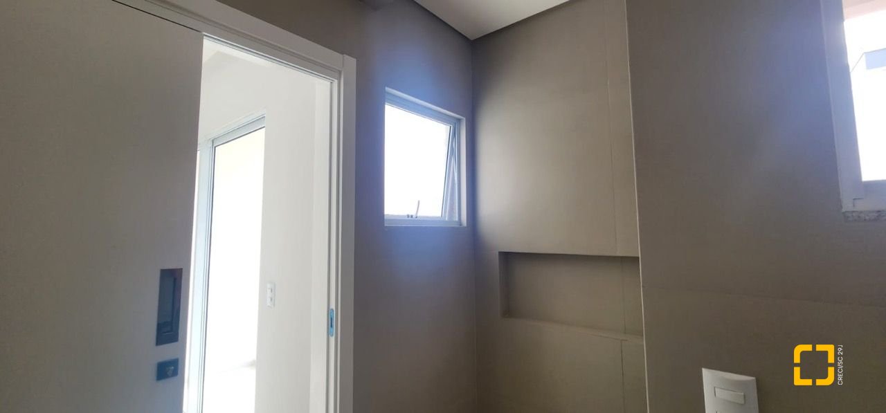 Casa com 153m², 3 quartos (sendo 1 suíte), 1 garagem, no bairro Ipiranga em São José